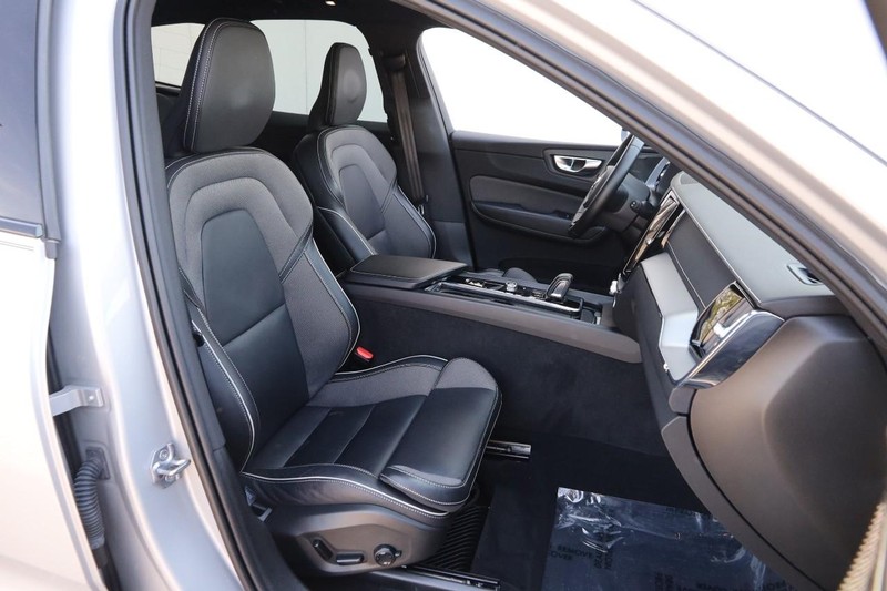 Volvo XC60 Vehicle Image 26