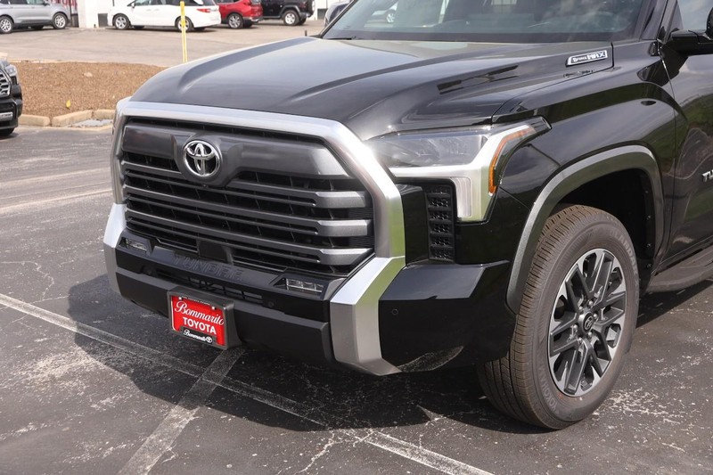 Toyota Tundra 4WD Vehicle Image 02