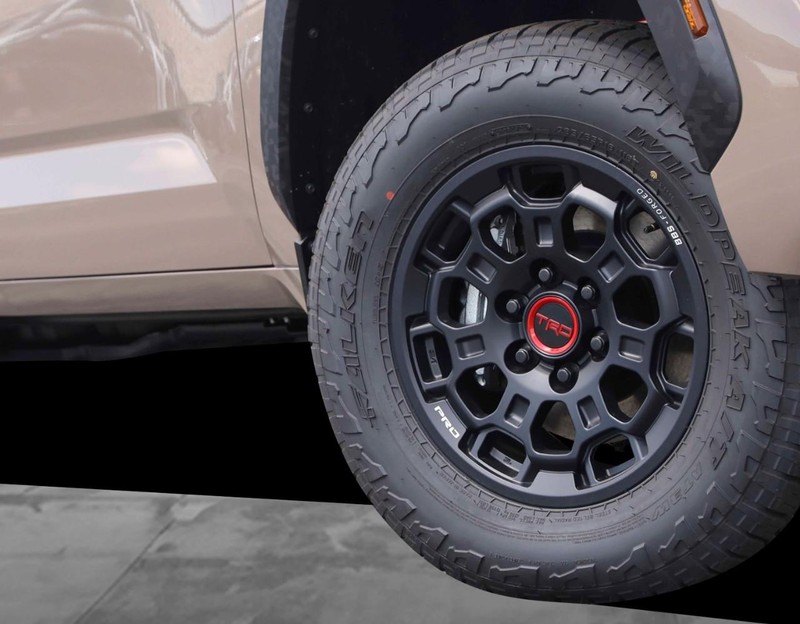 Toyota Tundra 4WD Vehicle Image 03