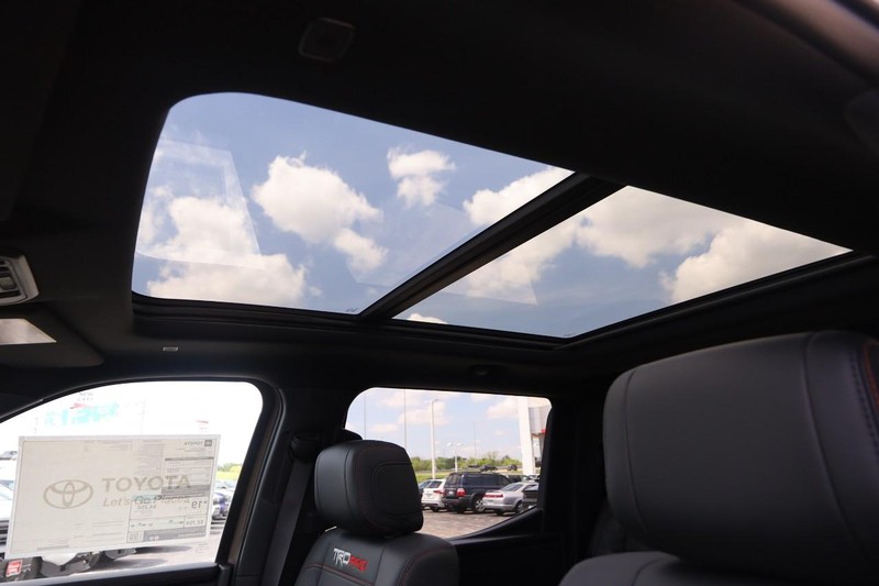 Toyota Tundra 4WD Vehicle Image 10