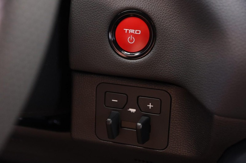 Toyota Tundra 4WD Vehicle Image 15