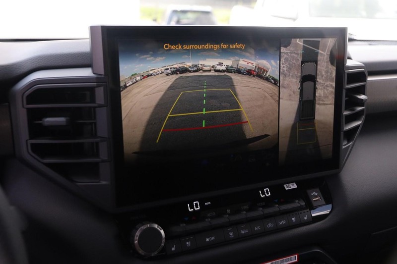 Toyota Tundra 4WD Vehicle Image 17
