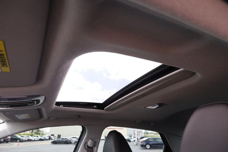Hyundai Elantra Vehicle Image 08