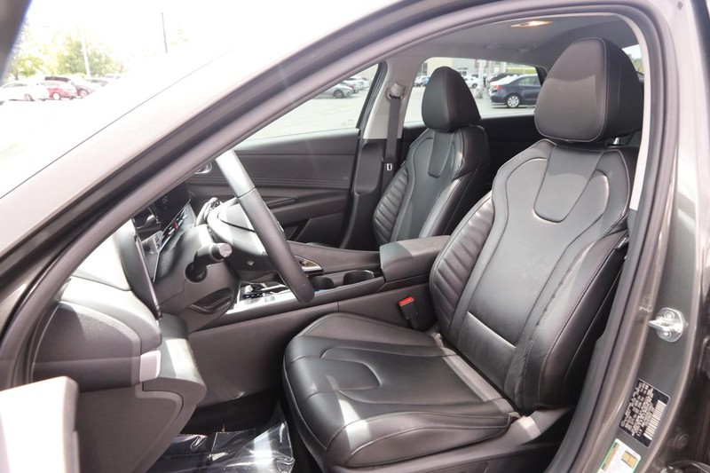 Hyundai Elantra Vehicle Image 09