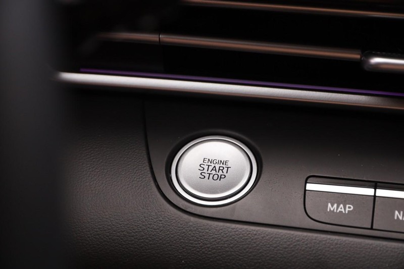 Hyundai Elantra Vehicle Image 15