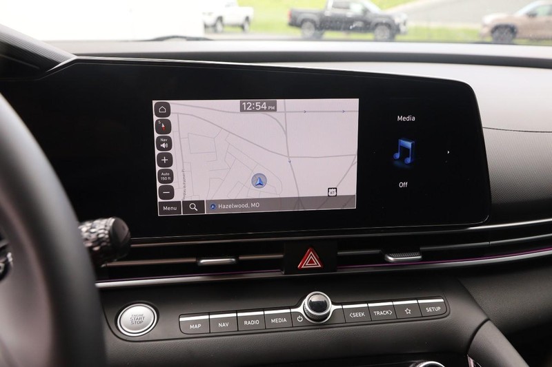 Hyundai Elantra Vehicle Image 16