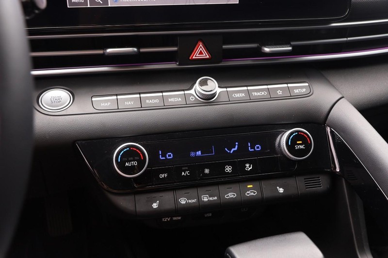 Hyundai Elantra Vehicle Image 18