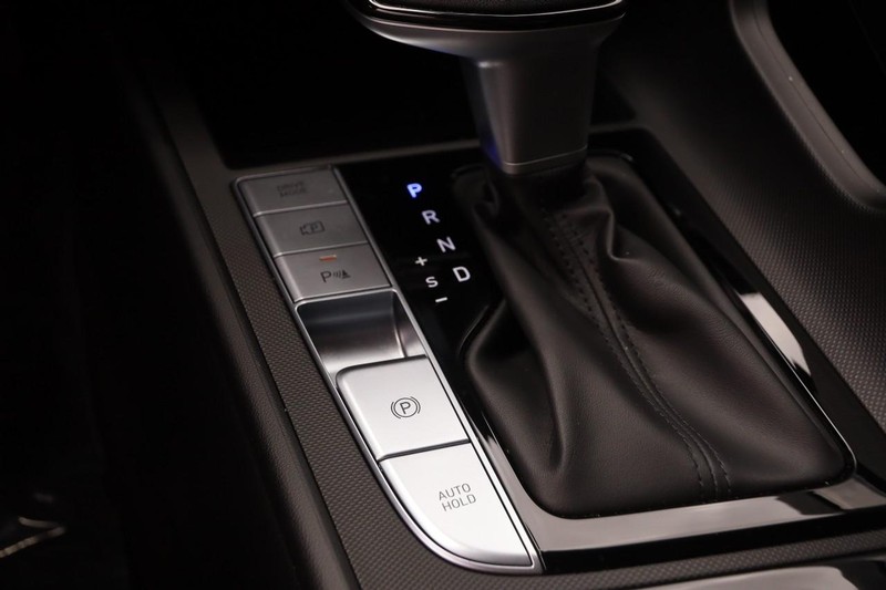 Hyundai Elantra Vehicle Image 19