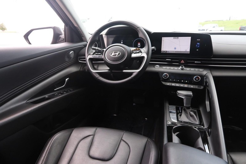 Hyundai Elantra Vehicle Image 22