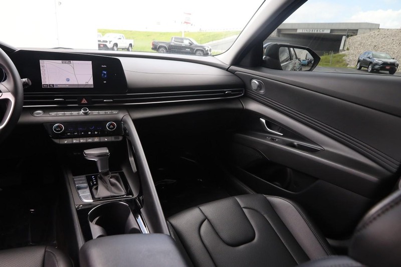 Hyundai Elantra Vehicle Image 25
