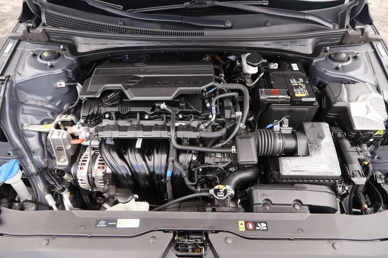 Hyundai Elantra Vehicle Image 27