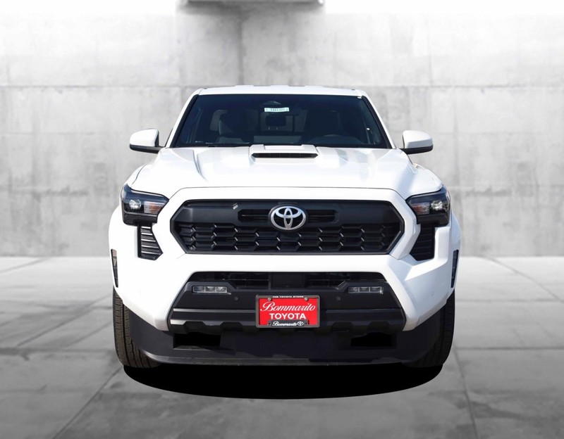 Toyota Tacoma 4WD Vehicle Image 04