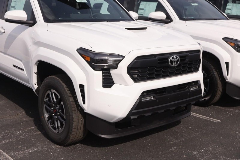 Toyota Tacoma 4WD Vehicle Image 02