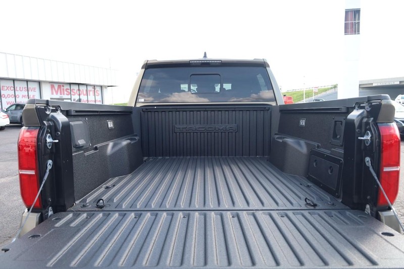 Toyota Tacoma 4WD Vehicle Image 07