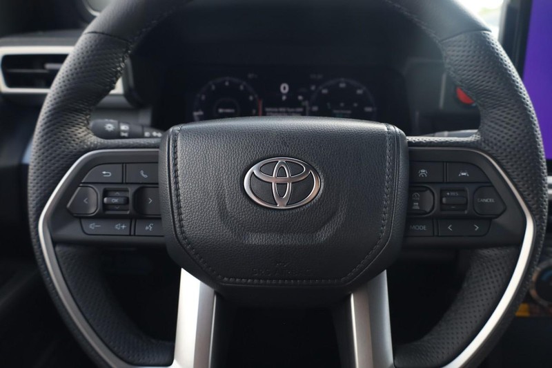 Toyota Tacoma 4WD Vehicle Image 08
