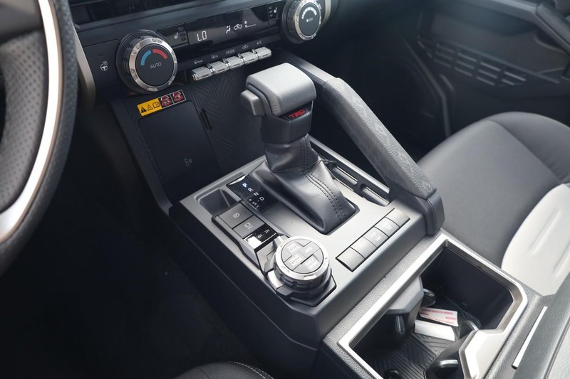 Toyota Tacoma 4WD Vehicle Image 16