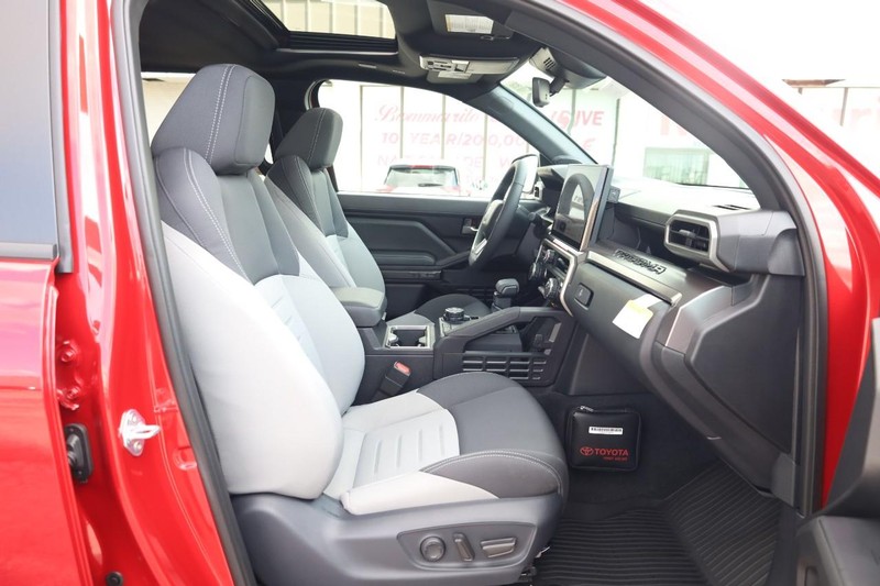 Toyota Tacoma 4WD Vehicle Image 26