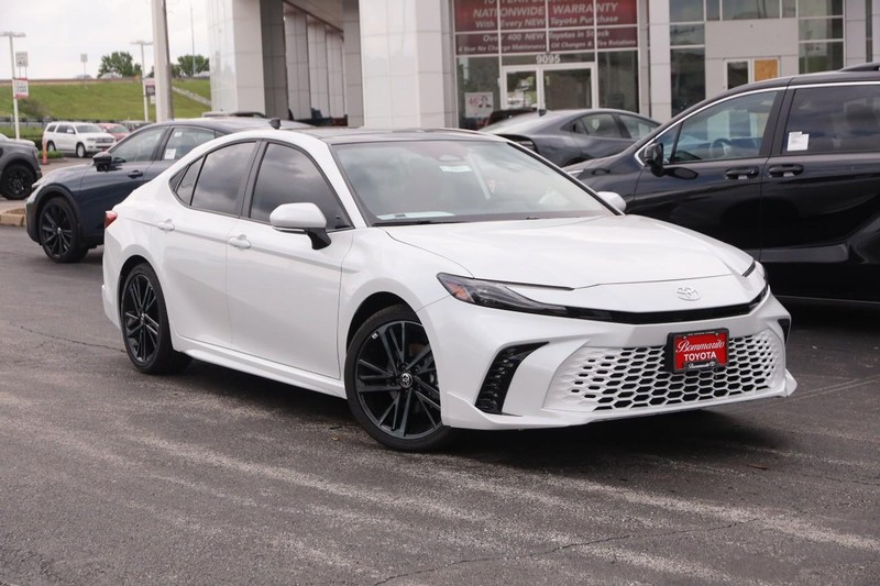 Toyota Camry Vehicle Image 02