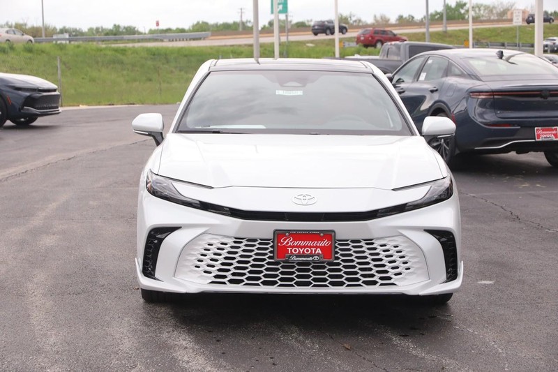 Toyota Camry Vehicle Image 04