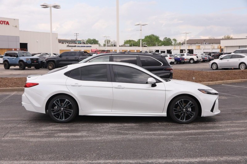Toyota Camry Vehicle Image 05