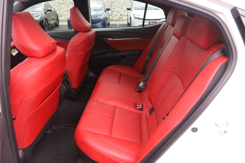 Toyota Camry Vehicle Image 09