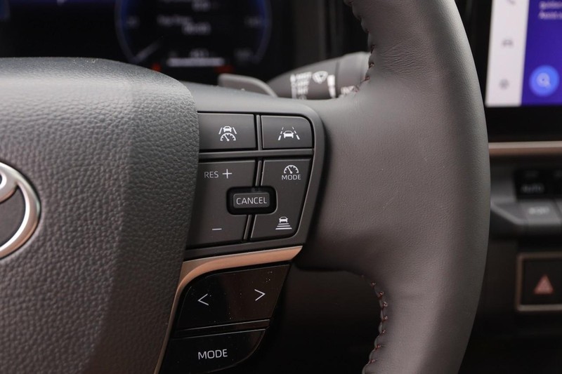 Toyota Camry Vehicle Image 12