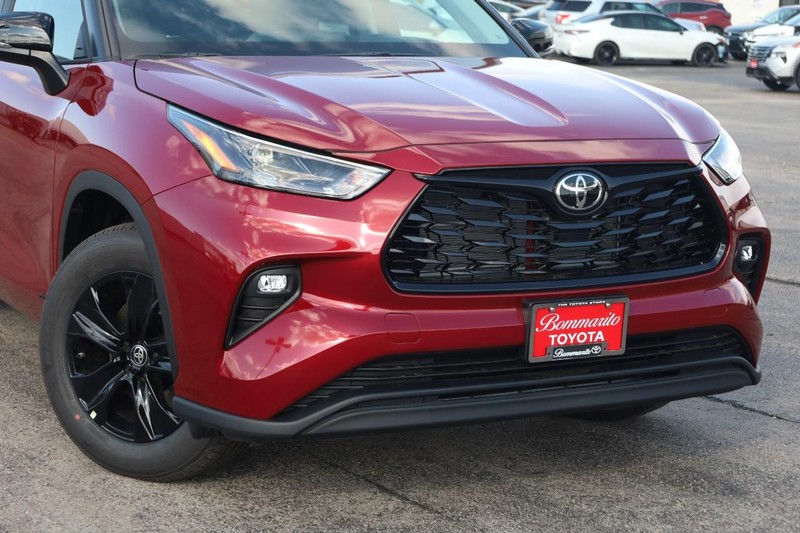 Toyota Highlander Vehicle Image 02