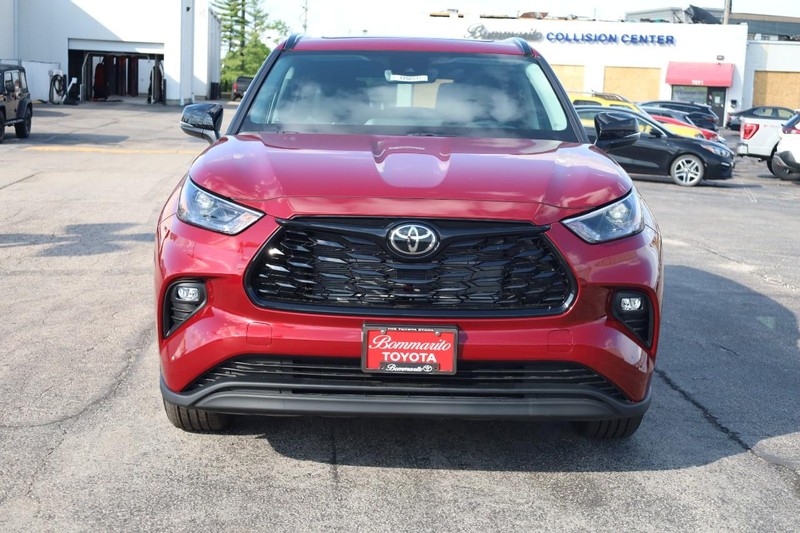 Toyota Highlander Vehicle Image 03