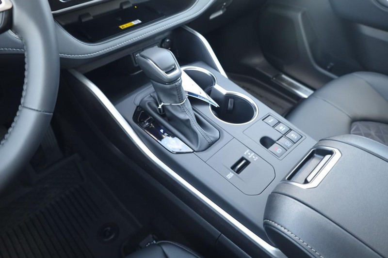 Toyota Highlander Vehicle Image 15