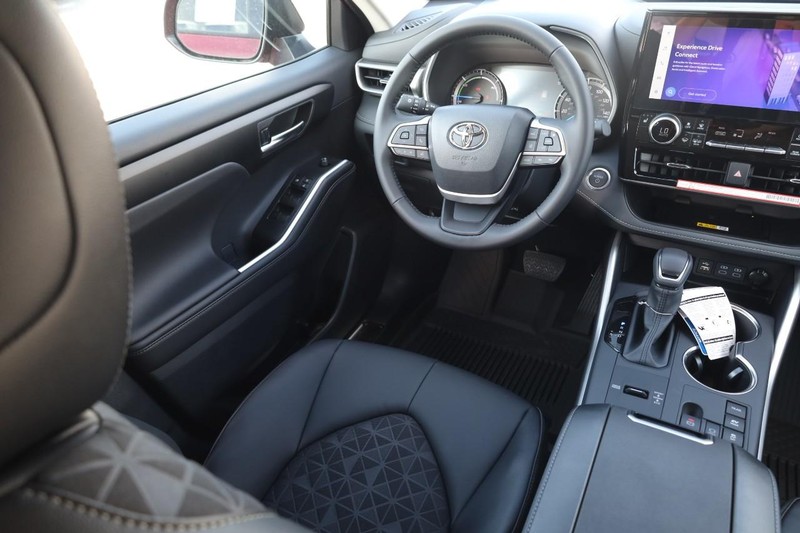 Toyota Highlander Vehicle Image 21