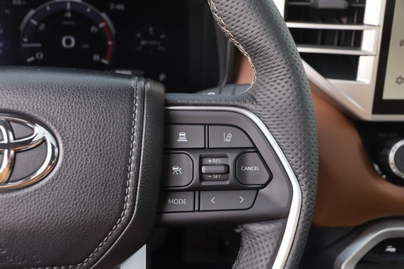 Toyota Tundra 4WD Vehicle Image 13