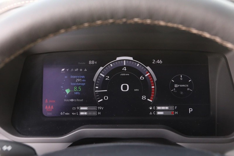 Toyota Tundra 4WD Vehicle Image 14