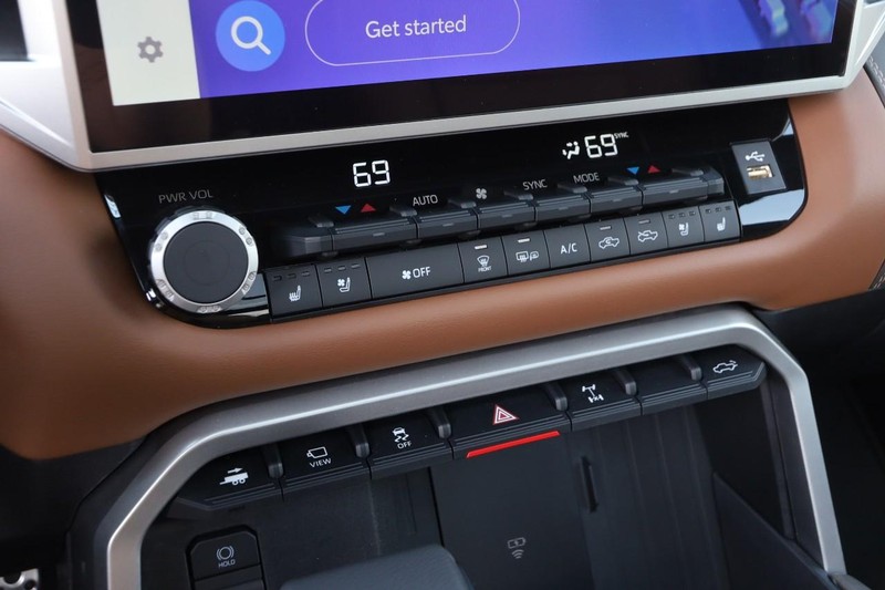 Toyota Tundra 4WD Vehicle Image 18