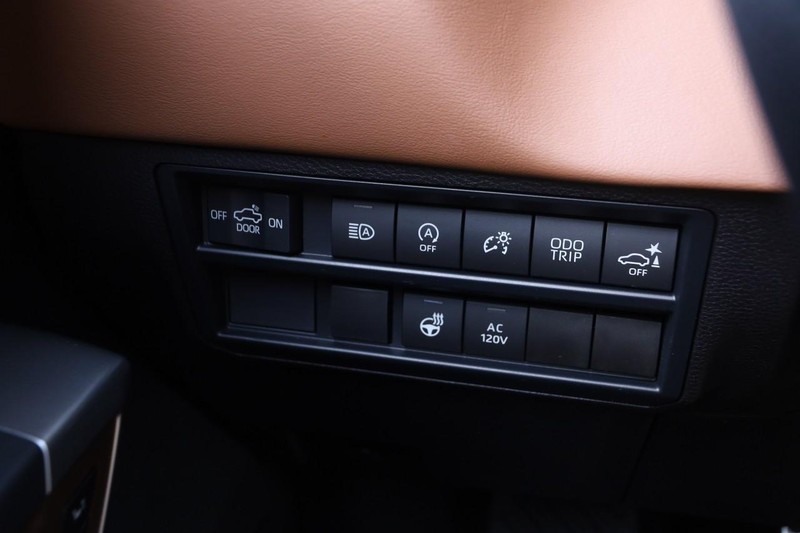 Toyota Tundra 4WD Vehicle Image 21