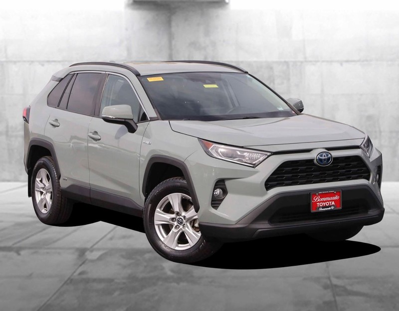 Toyota RAV4 Vehicle Image 02