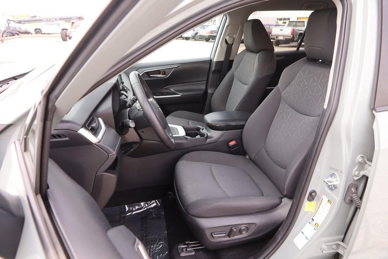 Toyota RAV4 Vehicle Image 08