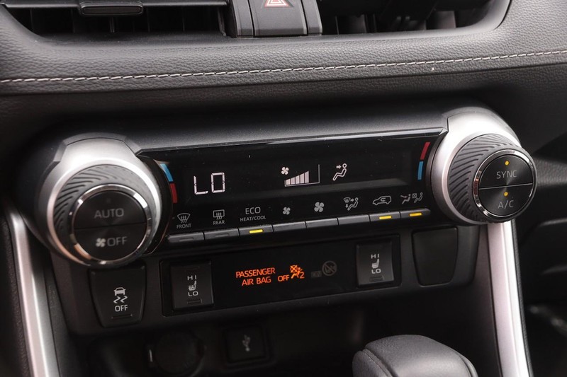 Toyota RAV4 Vehicle Image 17