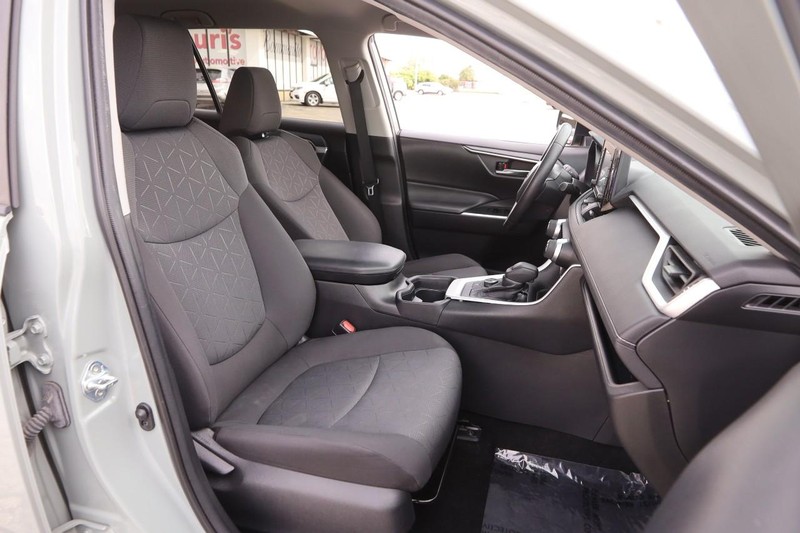 Toyota RAV4 Vehicle Image 25