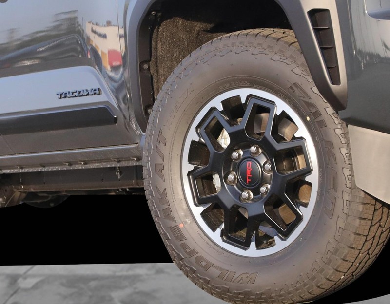 Toyota Tacoma 4WD Vehicle Image 03