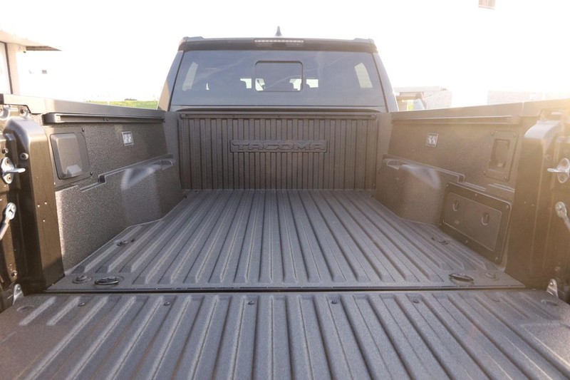 Toyota Tacoma 4WD Vehicle Image 07