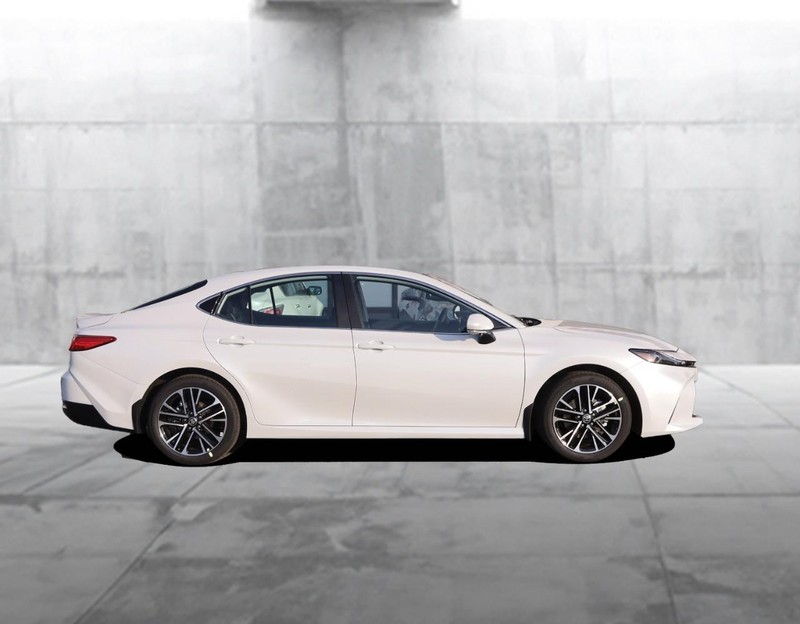 Toyota Camry Vehicle Image 05