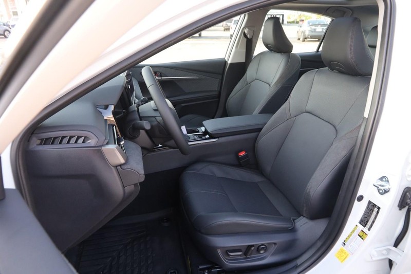 Toyota Camry Vehicle Image 09