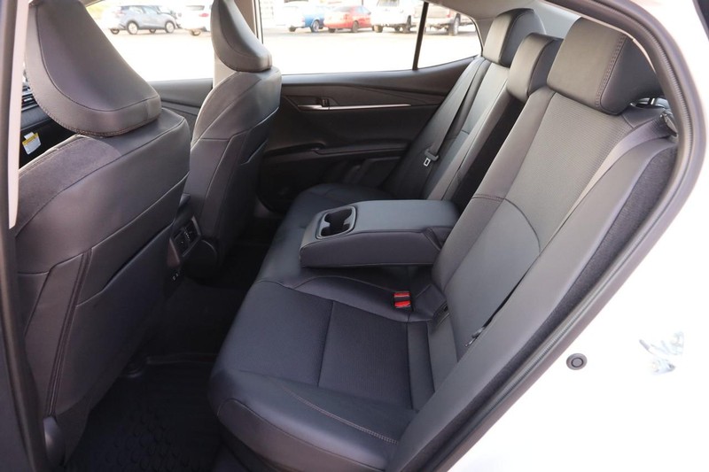 Toyota Camry Vehicle Image 10