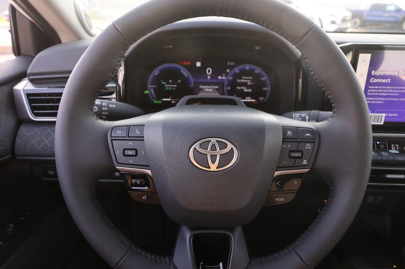 Toyota Camry Vehicle Image 11