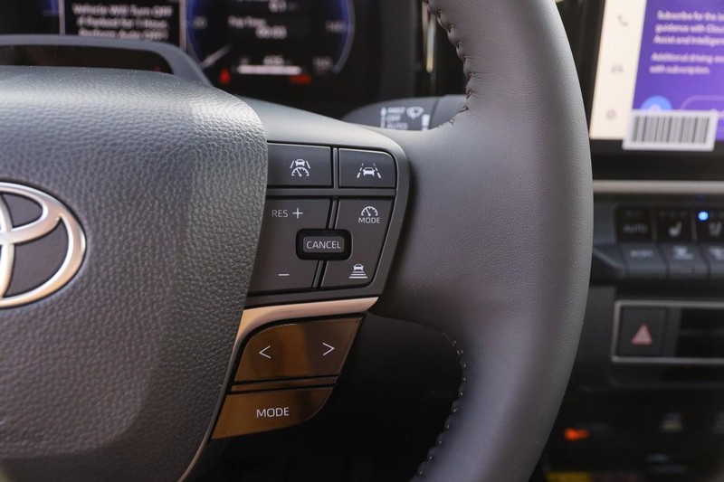 Toyota Camry Vehicle Image 13