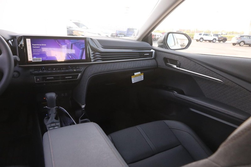 Toyota Camry Vehicle Image 26