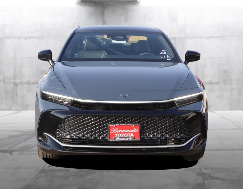 Toyota Crown Vehicle Image 04