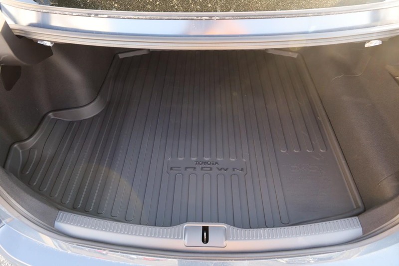 Toyota Crown Vehicle Image 07
