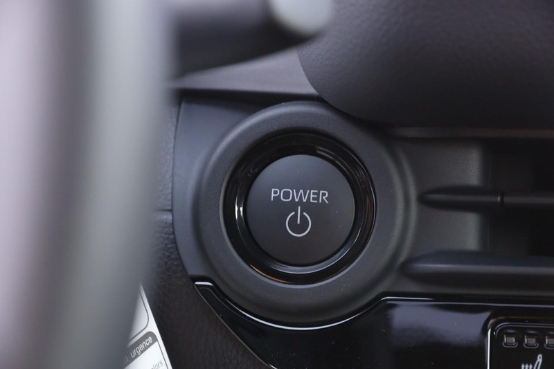 Toyota Crown Vehicle Image 15