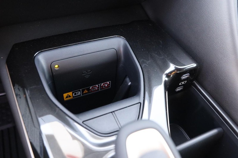 Toyota Crown Vehicle Image 18